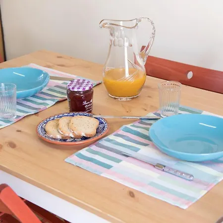 Apricot Garden, 5' To Center, 5' To