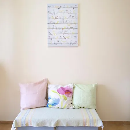 Apricot Garden, 5' To Center, 5' To נאוסה