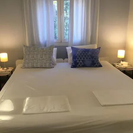 Apartment Apricot Garden, 5' To Center, 5' To Naousa (Paros)