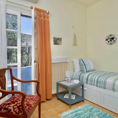 Apricot Garden, 5' To Center, 5' To Nausa