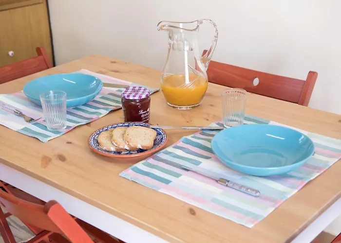 Apricot Garden, 5' To Center, 5' To